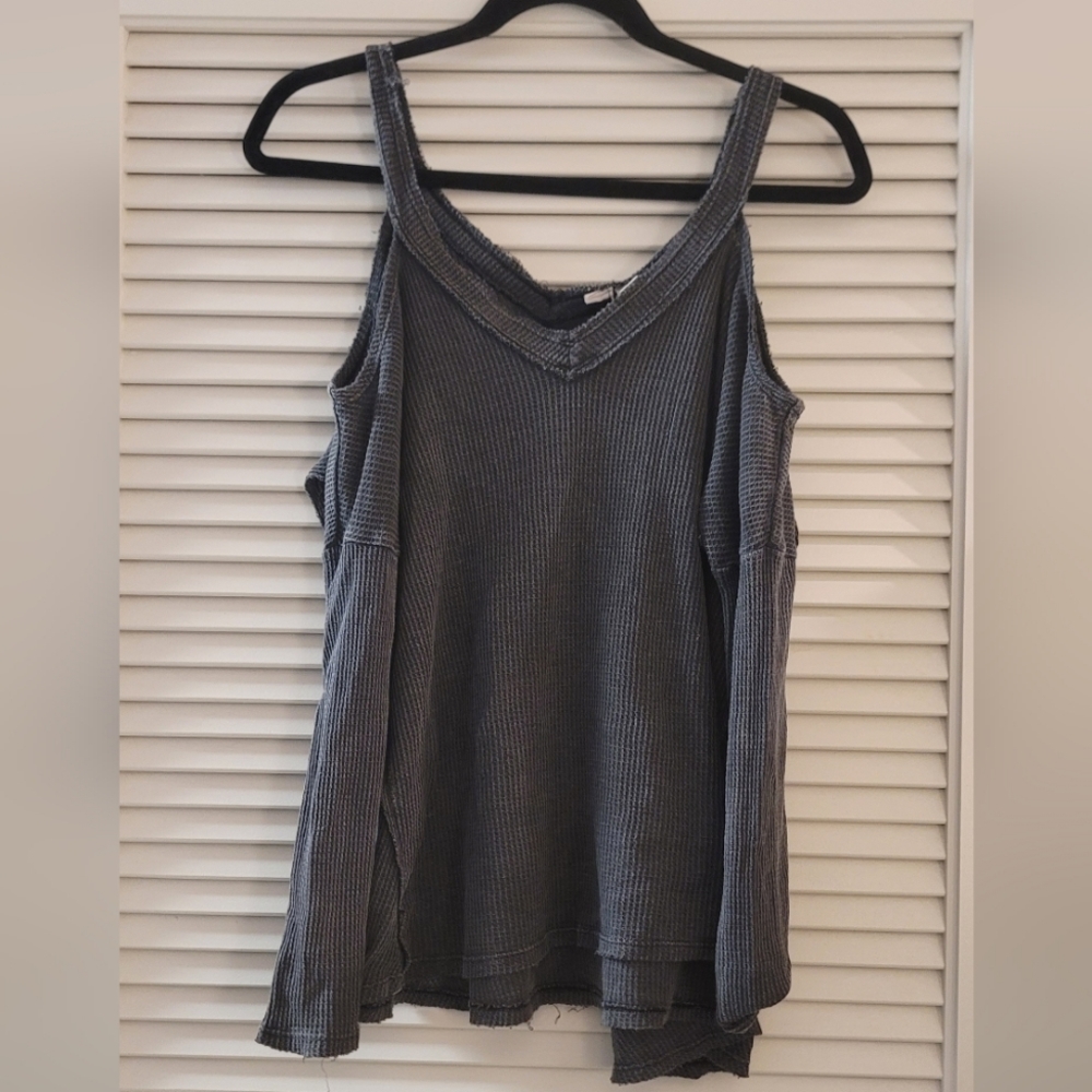 Melrose and Market - Grey Distressed Waffle Cold-Shoulder Long-Sleeve Top